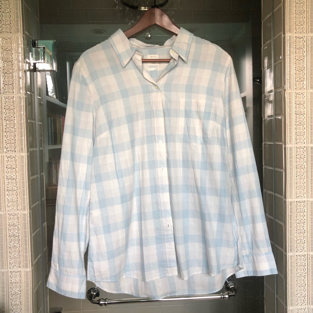 Gap Fitted Boyfriend Button Down - L - image 1